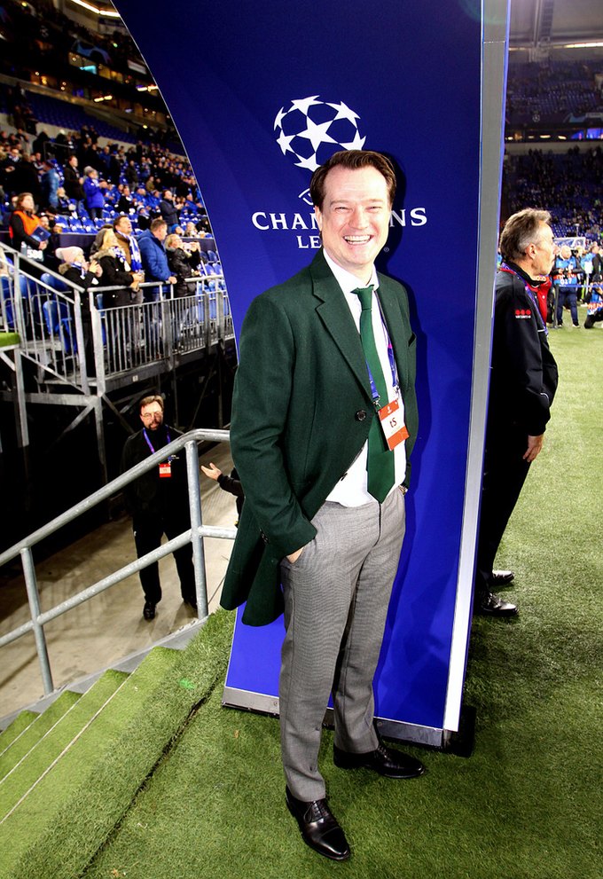 Erik Stoffelshaus pitchside before FC Schalke 04 against Lokomotiv Moscow in the UEFA Champions League